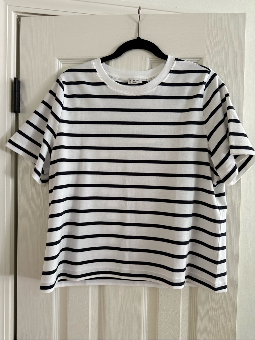 Aritzia Babaton Striped Striped Short Sleeve Tee size L, EUC